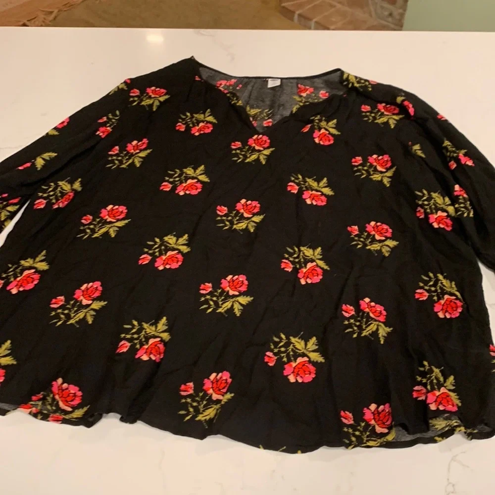 Woman’s Old Navy Blouse - Picture 3 of 8